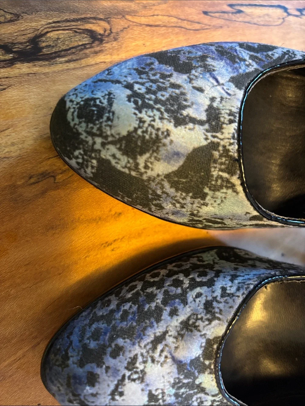 Nine West Black and Blue Floral Print Pointed Pumps Size 6